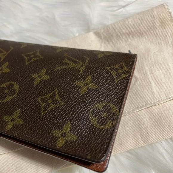 Available ✨
LOUIS VUITTON BRAZZA WALLET MONOGRAM - Picture 14 of 16